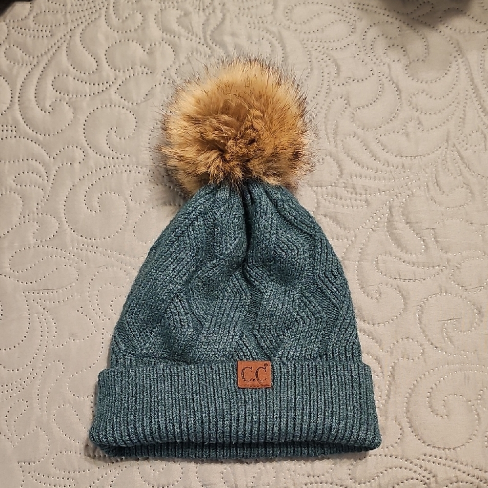 C. C Womens Green Knit Hat with Faux Fur Pom-Pom